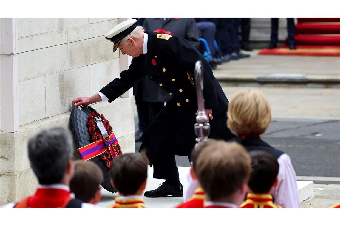 Kate kehrt nach Chemotherapie auf öffentliche Bühne zurück Zum National Service of Remembrance gehören ein zweiminütiges Gedenken in Stille und Kranzniederlegungen durch Royals und Vertreter der Regierung. Hier König Charles III. in Aktion.