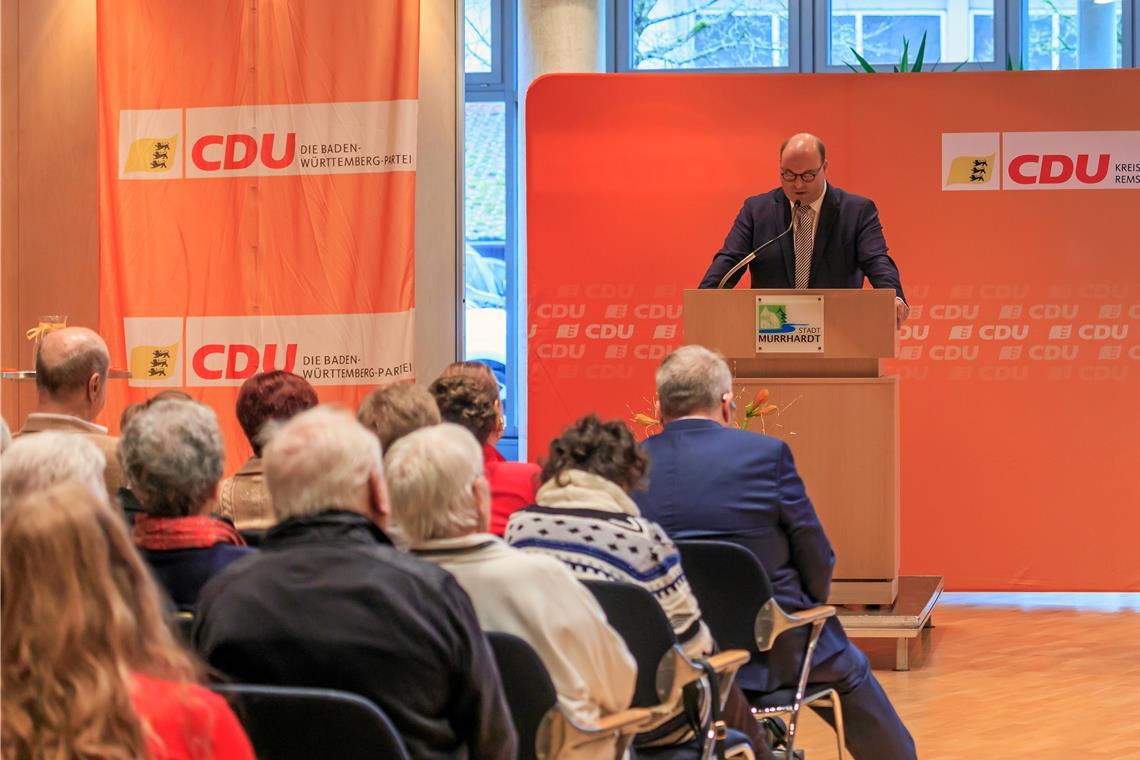 Inge Gräßle kritisiert die Bundesregierung beim Neujahresempfang Zum Neujahrsempfang kamen Gäste aus Murrhardt und der Umgebung in die Stadthalle. Fotos: Stefan Bossow
