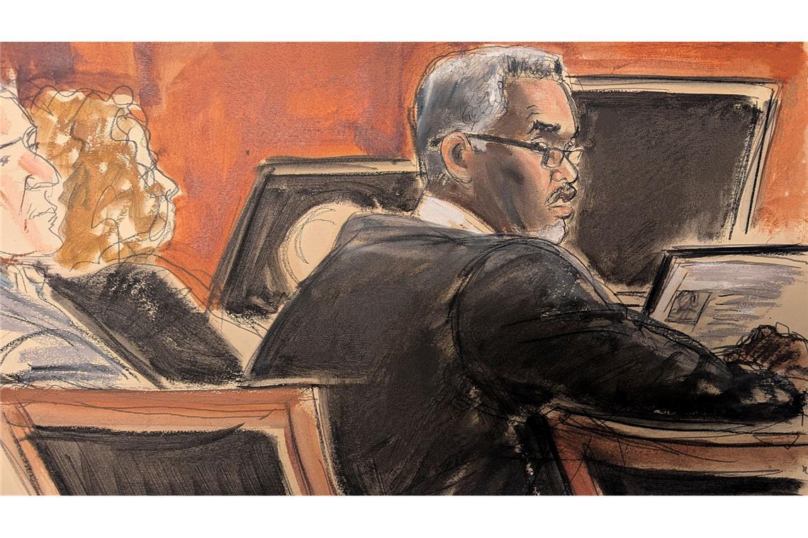 Anklagebank statt Met-Gala: Prozessstart gegen Rapper Combs Zum Prozessauftakt trug Sean Combs eine Lesebrille und schlichte Kleidung, nachdem der Richter ihm zuvor ausdrücklich genehmigt hatte, nicht in Gefängniskleidung erscheinen zu müssen.
