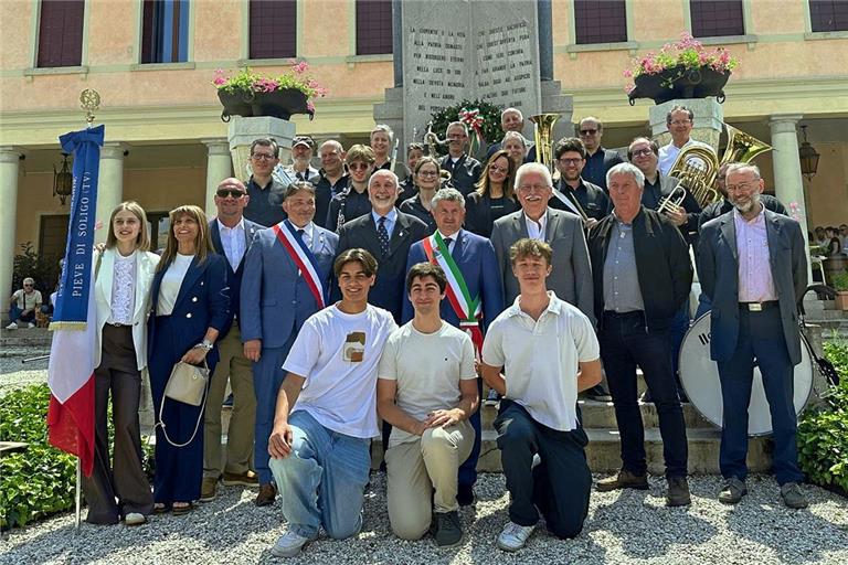 Zum Tag der Republik versammelten sich die Delegationen am Monumento ai Caduti in Pieve di Soligo. Foto: Stadtverwaltung Murrhardt