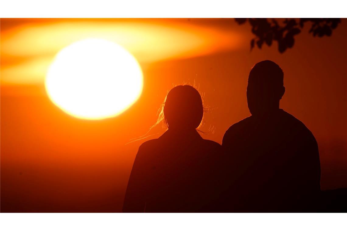 Bei Blind-Dates stehen Frauen eher auf jüngere Männer Zumindest bei Blind-Dates haben Frauen eine Vorliebe für etwas jüngere Männer. (Illustration)