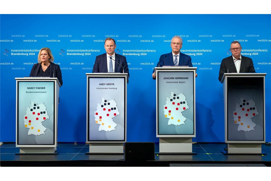 Innenminister wollen mehr Befugnisse für Sicherheitsbehörden Zumindest zum sogenannten Sicherheitspaket gibt es eine Eingung.