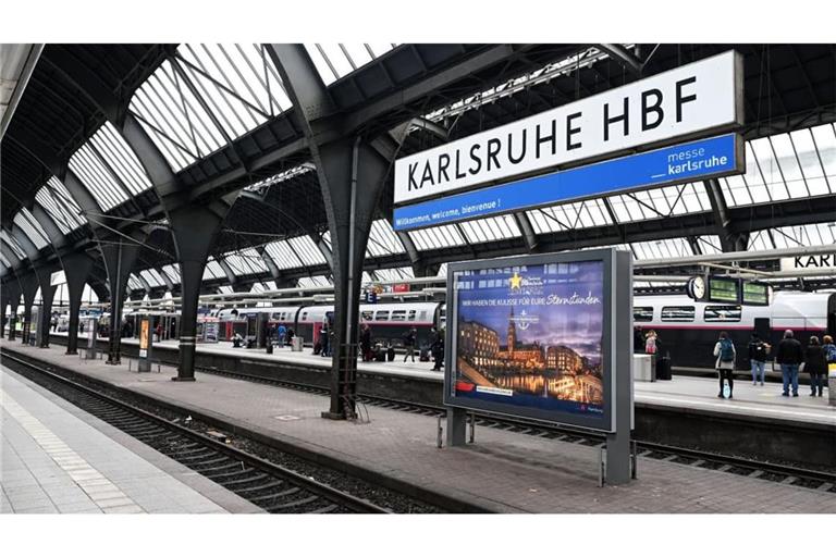 Zunächst ging nichts mehr am Bahnhof in Karlsruhe.