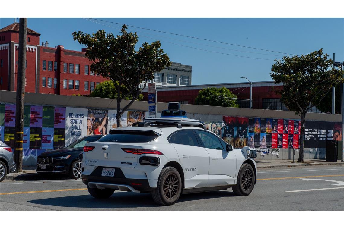 Zunächst waren fahrerlose Waymo-Robotaxis vor allem in sonnigen Gegenden wie San Francisco unterwegs. (Archivbild)