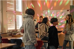 Zur Entspannung können die Jugendlichen auch bei der Discopause vorbeischauen. Sie gehört auch zur Angebotspalette rund um die Ganztagsschule. Foto: Walterichschule