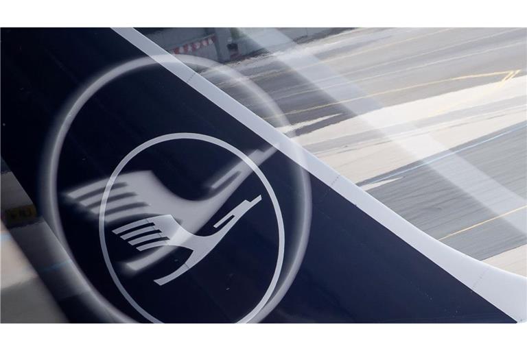 Zur Hauptversammlung der Lufthansa hagelt es Kritik der Gewerkschaften.