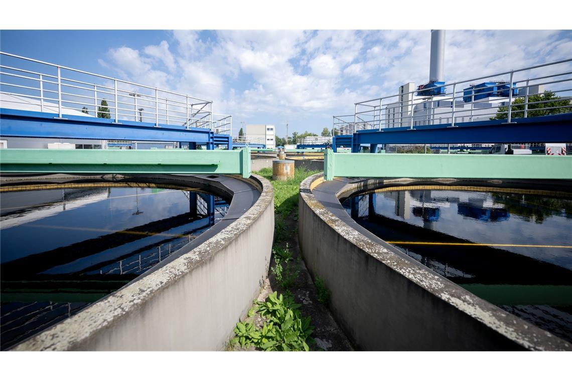 BSI bereitet sich auf technische Absicherung von Neuwahl vor Zur sogenannten kritischen Infrastruktur zählen auch die Klärwerke großer Städte wie das Klärwerk Ruhleben der Berliner Wasserbetriebe. (Archivfoto)