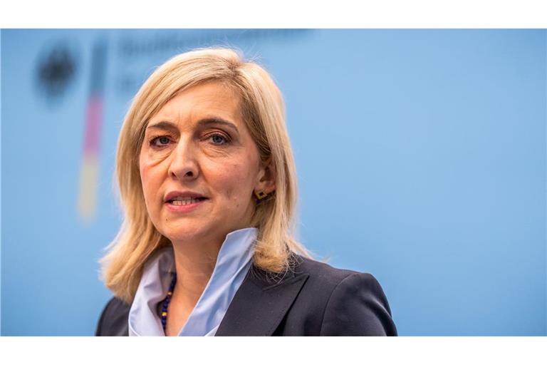 "Zur Wahrheit gehört aber auch, dass die niedrigschwellige Möglichkeit der telefonischen Krankschreibung missbräuchlich ausgenutzt werden kann", sagte Warken. (Archivbild)