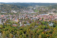 Zurzeit läuft der Glasfaserausbau in der Kernstadt. Trotzdem werden noch nicht alle Gebäude erreicht. Deshalb möchte die Stadt die Gigabitförderung 2.0 nutzen, um die noch nicht gut versorgten Adressen auch anschließen zu können. Foto: Alexander Becher