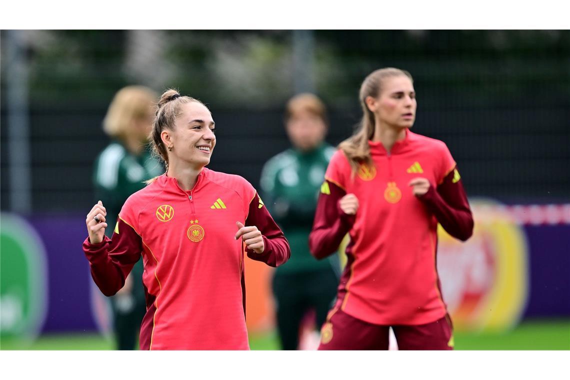 Zuversichtlich vor dem Halbfinale: Sophia Kleinherne (l.) und Jule Brand.