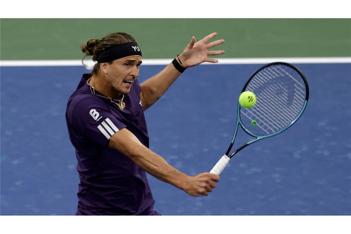 Sechs Matchbälle: Zverev schafft nächsten Schritt Zverev gewann seine Zweitrundenpartie in New York ohne zu glänzen.