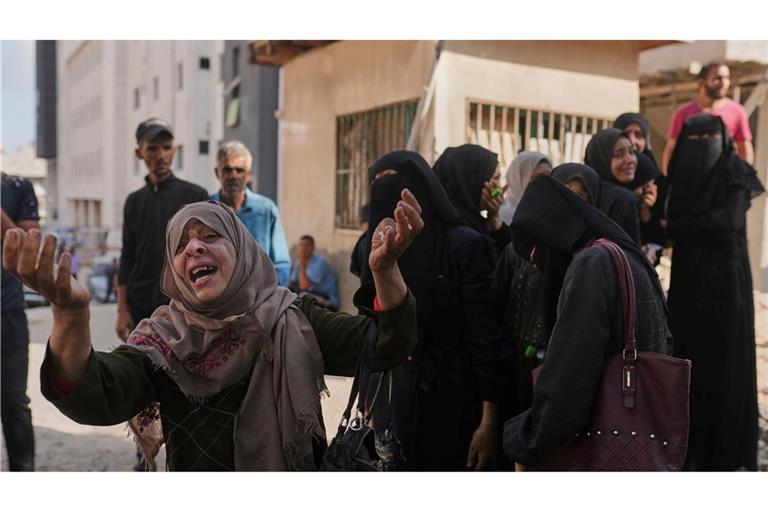 Zwar kämen mehr Lastwagen mit Hilfsgütern in den Gazastreifen - allerdings lägen die Zahlen noch unter den vereinbarten, schreibt der EAD.