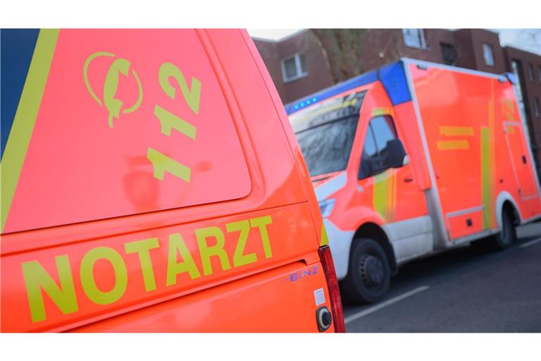 Zwei Betrunkene wollten vom Rettungswagen nach Hause gefahren werden.
