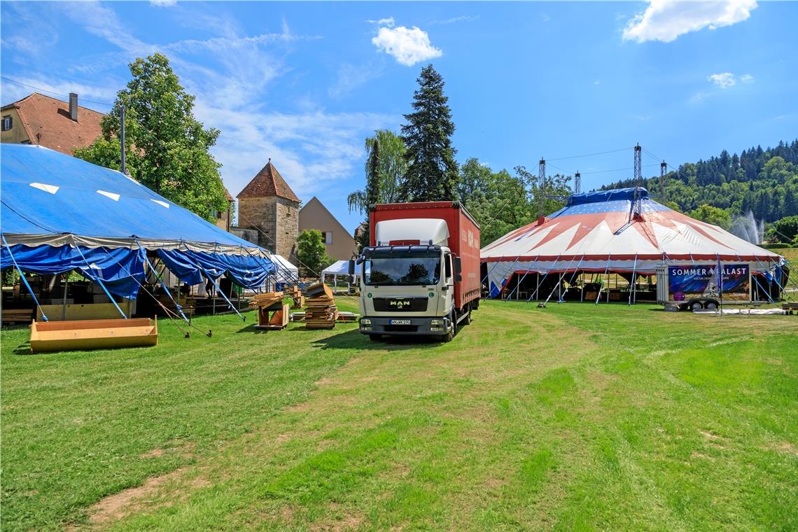 Das Festival der Kulturen und der Kulinarik Zwei Bühnen sorgen beim diesjährigen Sommerpalast im Murrhardter Stadtgarten für kulturelle und musikalische Vielfalt. Foto: Stefan Bossow