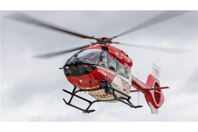 Zwei der Verletzten – darunter ein sechs Jahre alter Junge – wurden mit den Rettungshubschrauber in ein Krankenhaus geflogen. (Symbolbild)