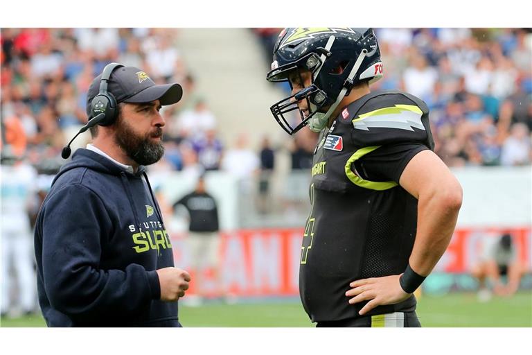 Zwei der wichtigsten Persönlichkeiten bei Stuttgart Surge: Coach Jordan Neuman und Quarterback Reilly Hennessey.