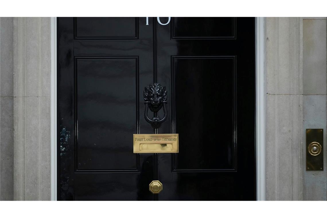 Zwei enge Mitarbeiter des Premiers haben ihren Posten schon geräumt.