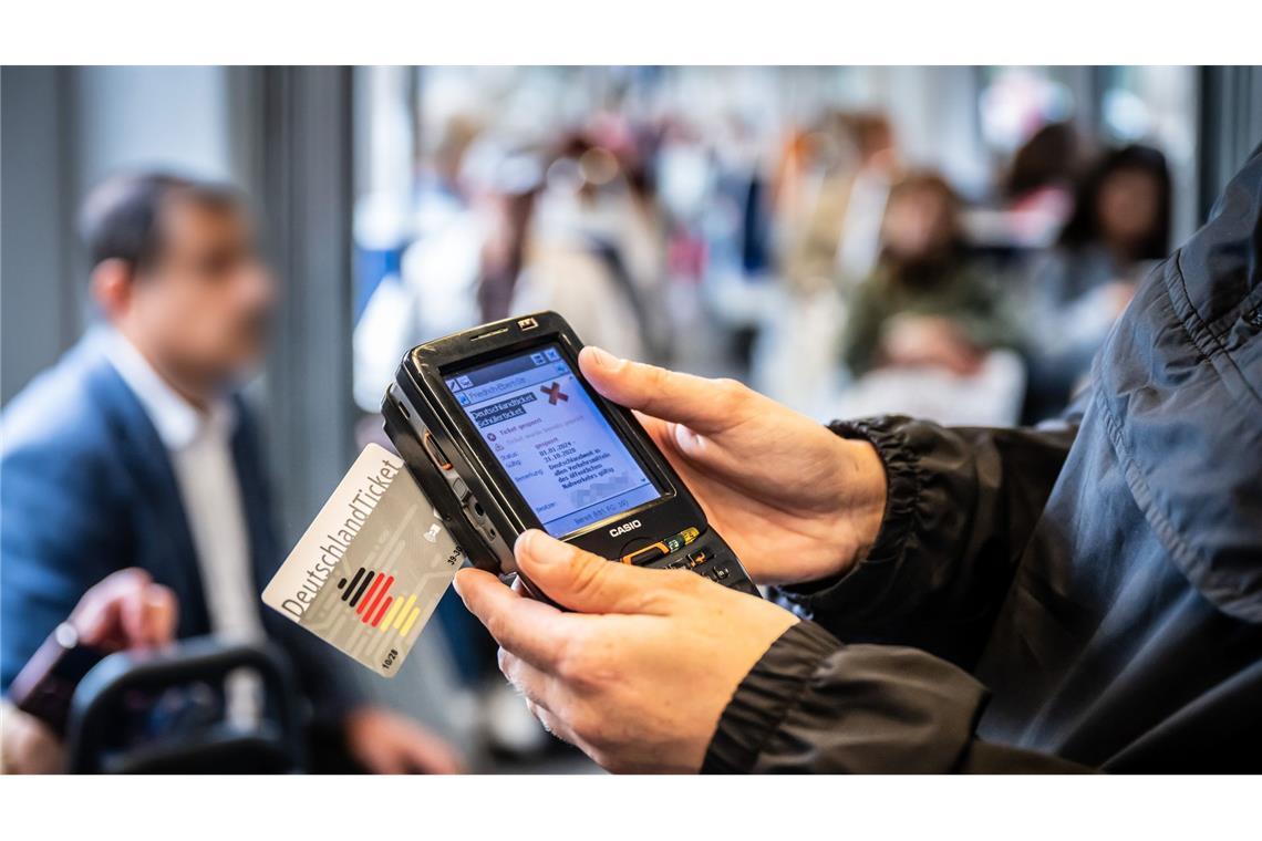 Zwei Fahrscheinprüfer sind in Pforzheim angegriffen worden. (Symbolfoto)