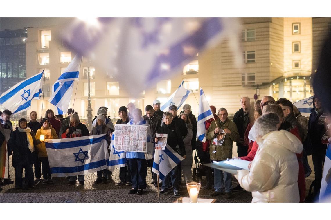 Deutschland erinnert an die Opfer des Hamas-Angriffs Zwei Jahre nach dem Terrorangriff der islamistischen Hamas auf Israel ist in Berlin an die Opfer erinnert worden.