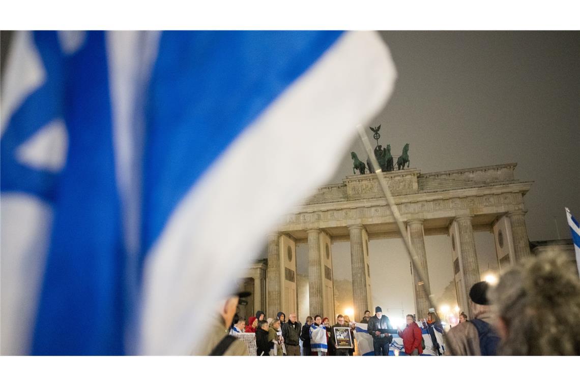 Deutschland erinnert an die Opfer des Hamas-Angriffs Zwei Jahre nach dem Terrorangriff der islamistischen Hamas auf Israel ist in Berlin an die Opfer erinnert worden.