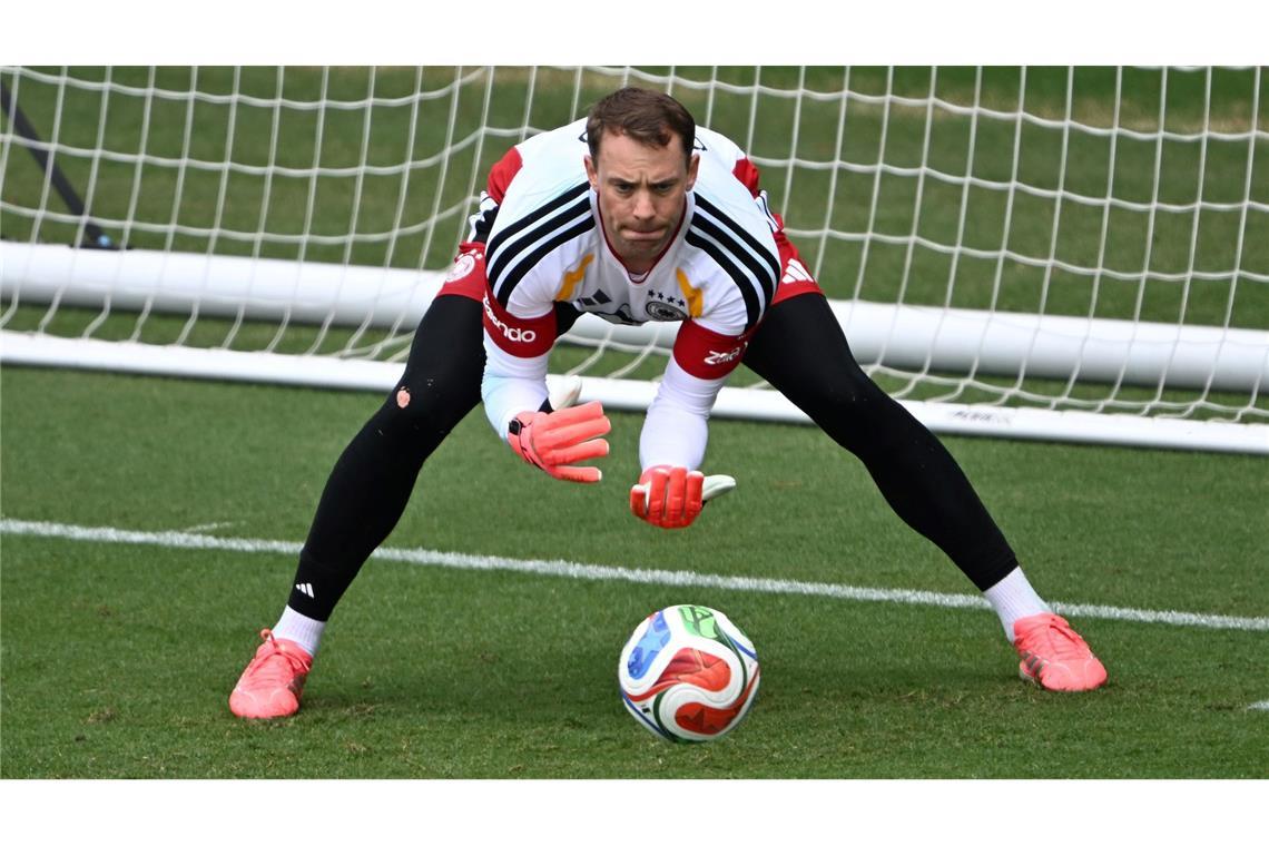 Zwei Jahre ohne Länderspiel, aber mit der Aura des Weltmeisters: Manuel Neuer.
