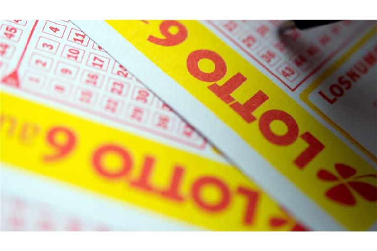 Zwei Lotto-Millionäre haben ihr Geld bislang nicht angefordert. Möglicherweise stammen sie aus Baden-Württemberg.