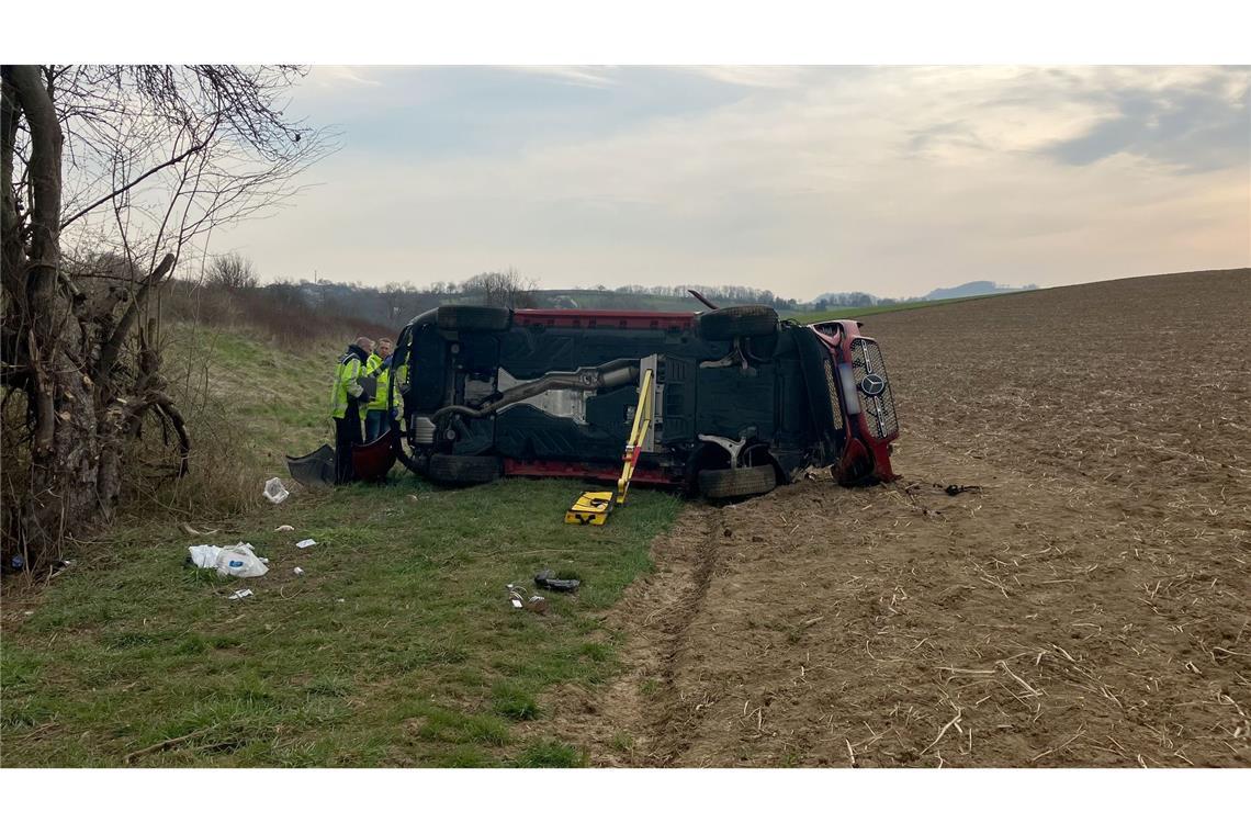 Zwei Frauen kommen bei Unfall auf A6 ums Leben Zwei Menschen kamen bei diesem Unfall nahe Heilbronn ums Leben.