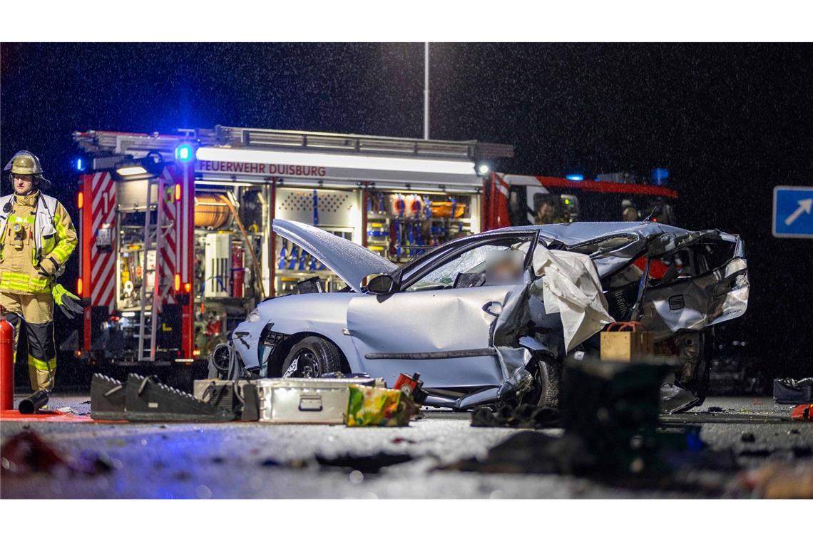 Mindestens drei Tote bei Unfällen vor Ostern Zwei Menschen starben bei dem Unfall auf der A59.