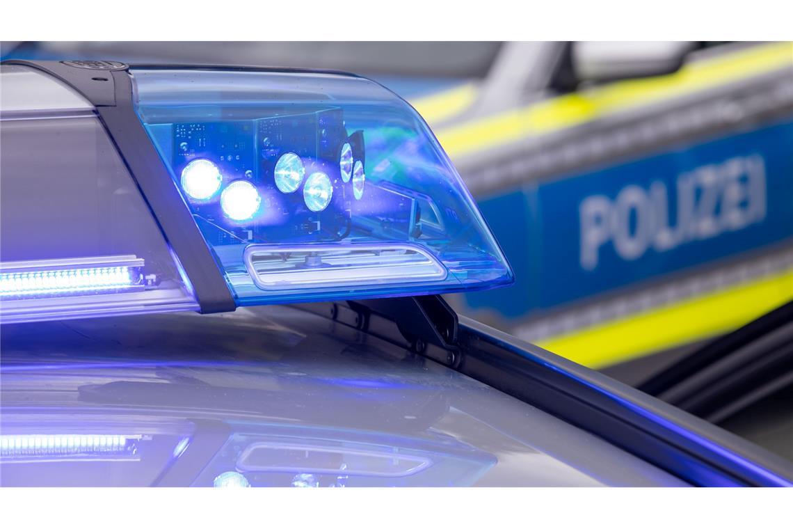 Bewaffnet mit Macheten - Männer überfallen Tankstelle