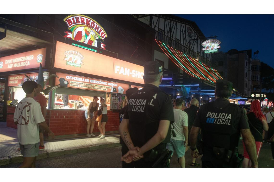 Zwei mutmaßlich deutsche Angreifer sollen einen ebenfalls deutschen Urlauber an der Playa de Palma attackiert haben (Symbolfoto).