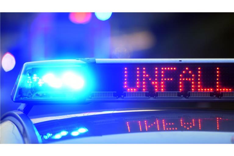 Zwei Personen wurden bei dem Unfall leicht verletzt (Symbolbild).