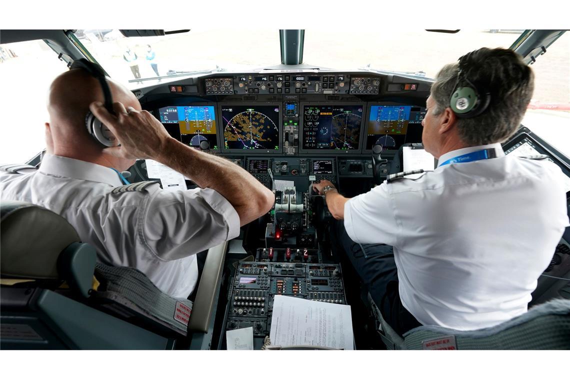 Piloten erleichtert: Solo-Betrieb im Cockpit zu unsicher Zwei Piloten im Cockpit bedeuten mehr Sicherheit.