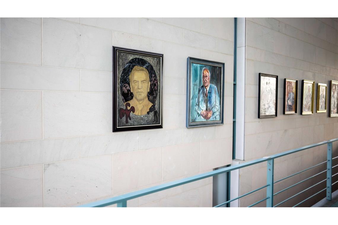 Vom Kanzleramt auf die Hinterbank Zwei Plätze sind in der Porträtgalerie im Kanzleramt noch frei.