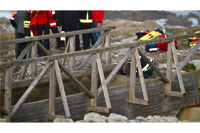 Zwei Tage nach dem Einsturz eines Holzstegs an der Küste der spanischen Region Kantabrien ist die letzte Vermisste tot gefunden worden. Die Zahl der Todesopfer des Unglücks vom Dienstag steigt damit auf sechs. Nur eine Frau überlebte.
