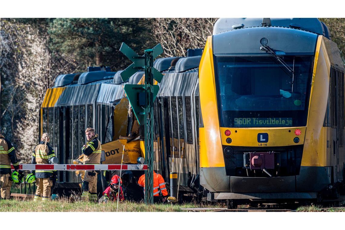 Zwei Züge waren am Morgen zusammengestoßen.