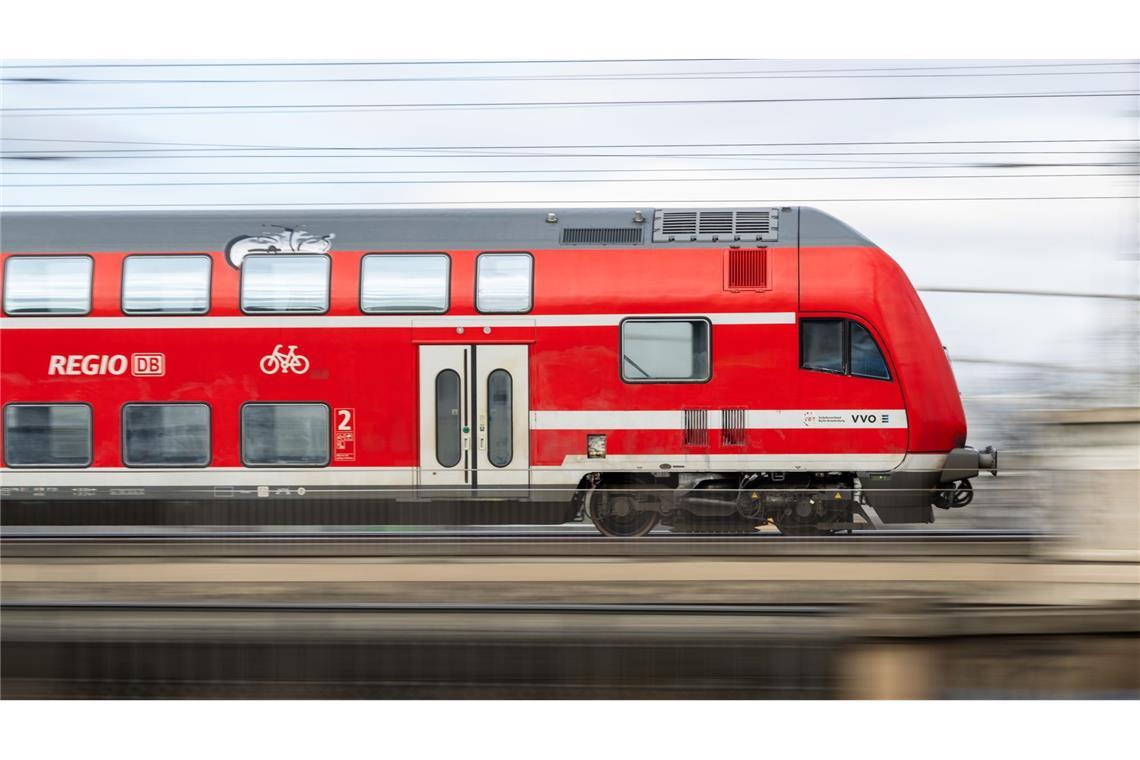 Zwischen einer Frau und einem Mann ist es am Donnerstag zu einer Auseinandersetzung in einem Regionalexpress gekommen (Symbolfoto).