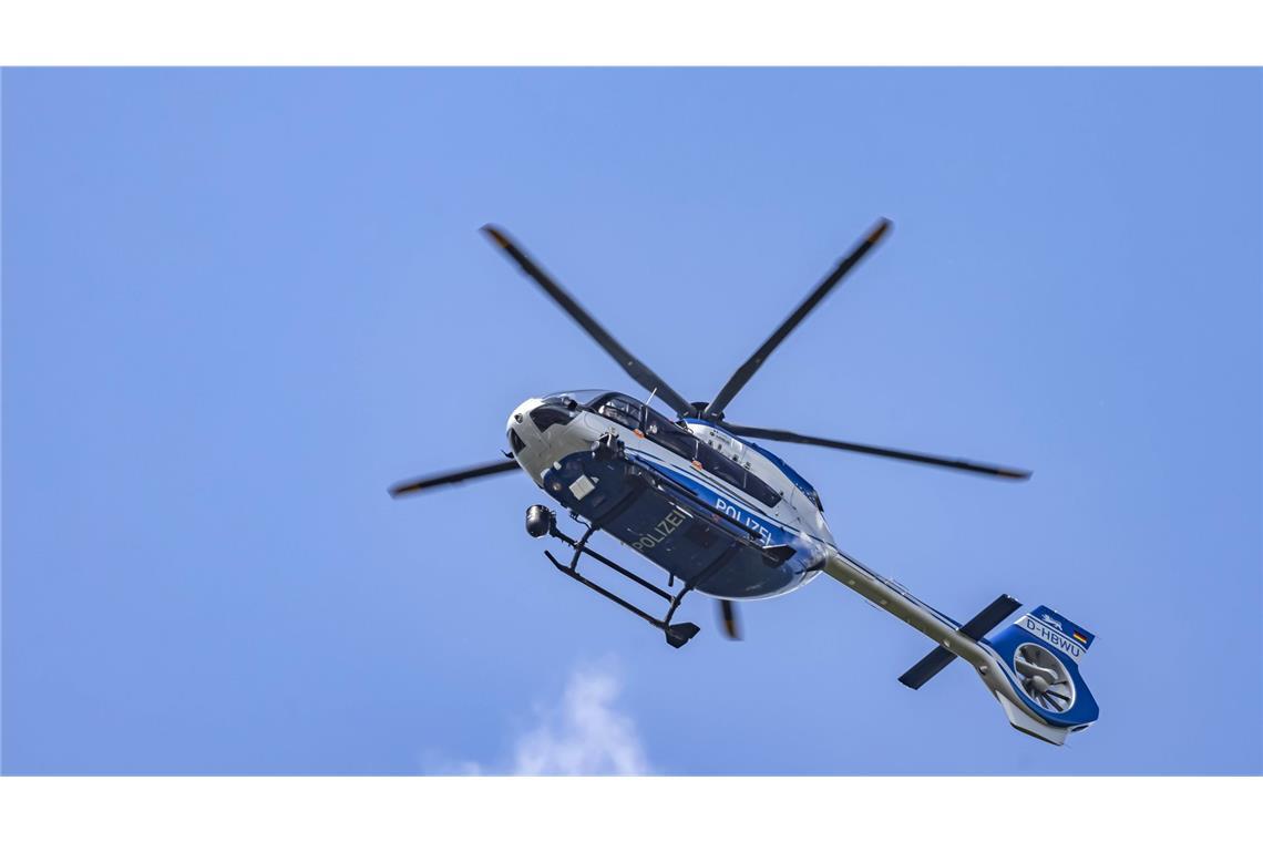70-Jährige vermisst – Polizei sucht mit Foto Zwischenzeitlich setzt die Polizei unter anderem einen Hubschrauber für die Suche ein. (Symbolbild)